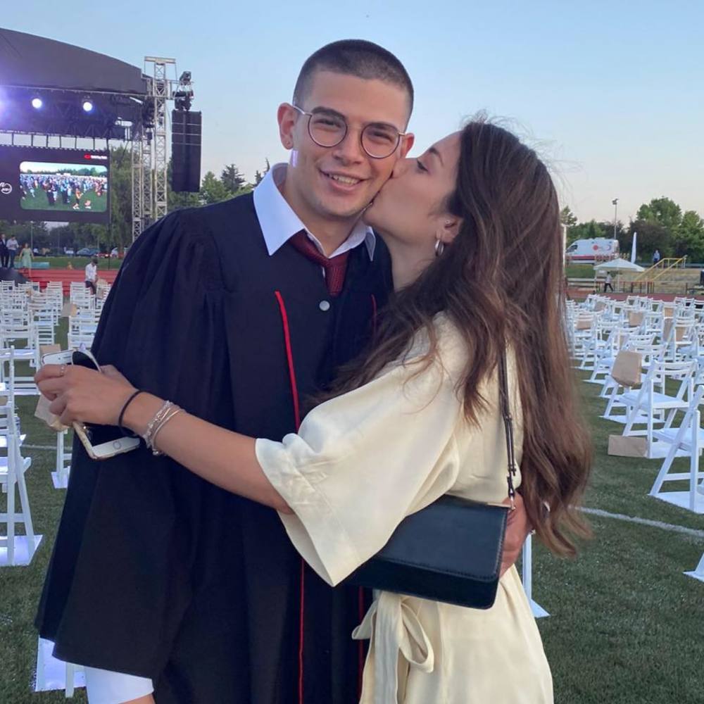 Meet your Posher, Deniz